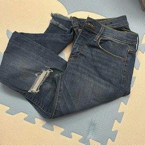 Like new banana republic ripped knee skinny jeans